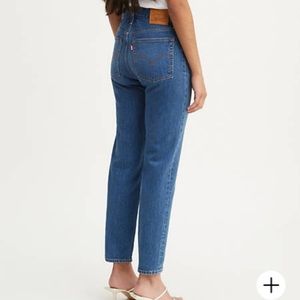 Levi’s wedgie icon Jean in Charleston stroll